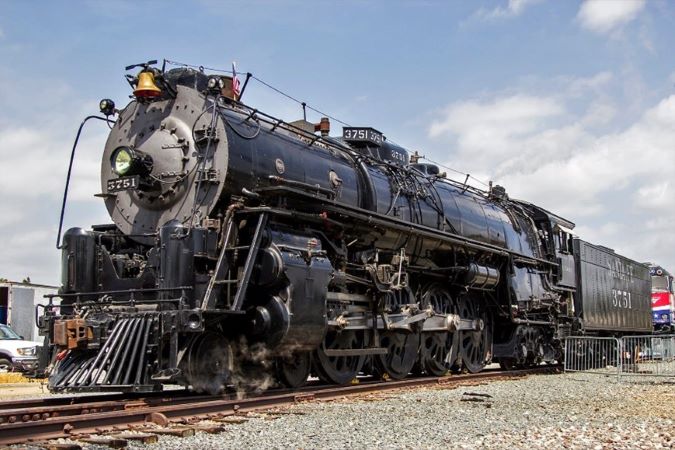 Santa Fe 3751 running a passenger train in 2022 (photo courtesy of the San Bernardino Railroad Historical Society). 